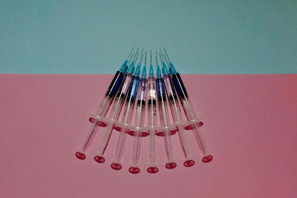 Quels conseils pour préparer les enfants plus âgés à l'arrivée d'un nouveau-né dans la famille ?